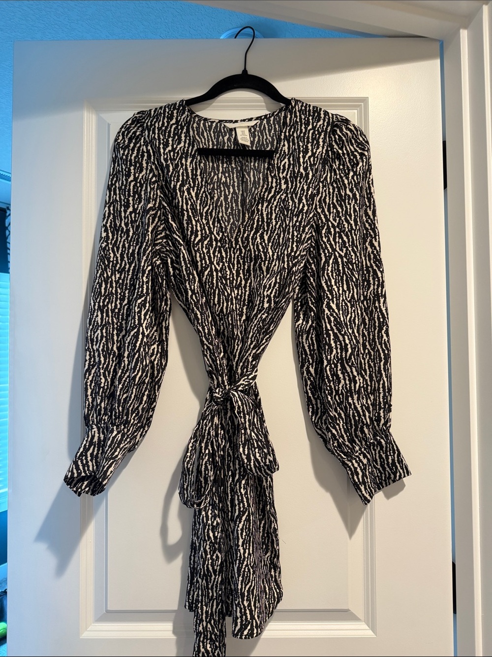 V-Neck Long Sleeve Wrap Dress in Black and White - Picture 3 of 3